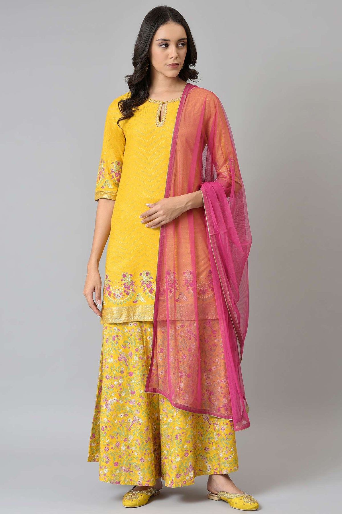 Yellow Embroidered kurta Wth Culottes And Pink Dupatta - XS