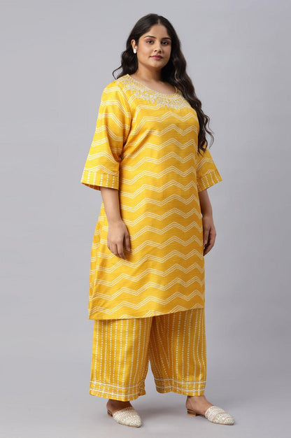 Green Plus Size Printed Gillet With Off-White kurta And Green Parallel Pants Set - wforwoman