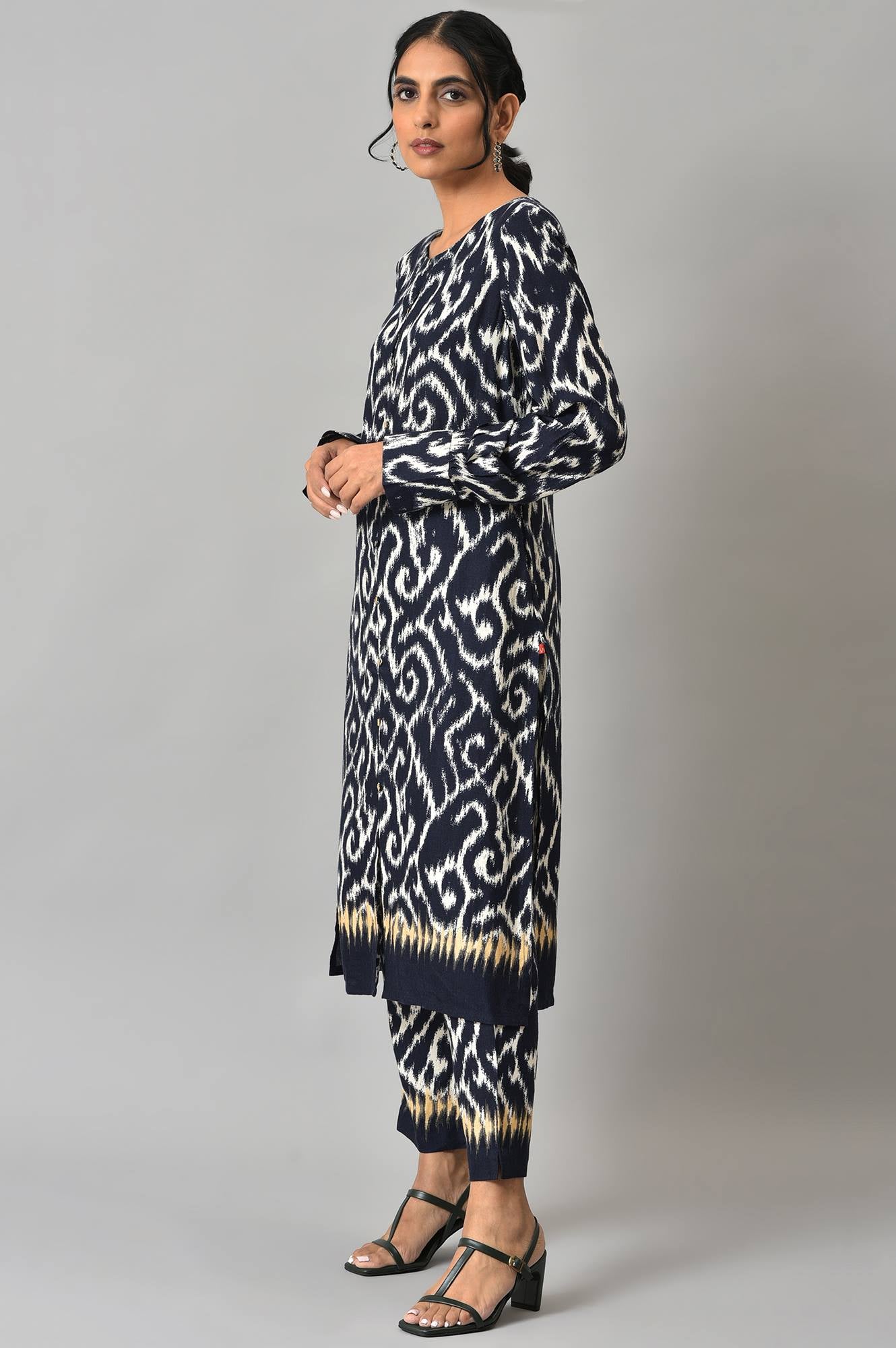 Blue Ikkat Printed kurta with Slim Pants Co-ord Set