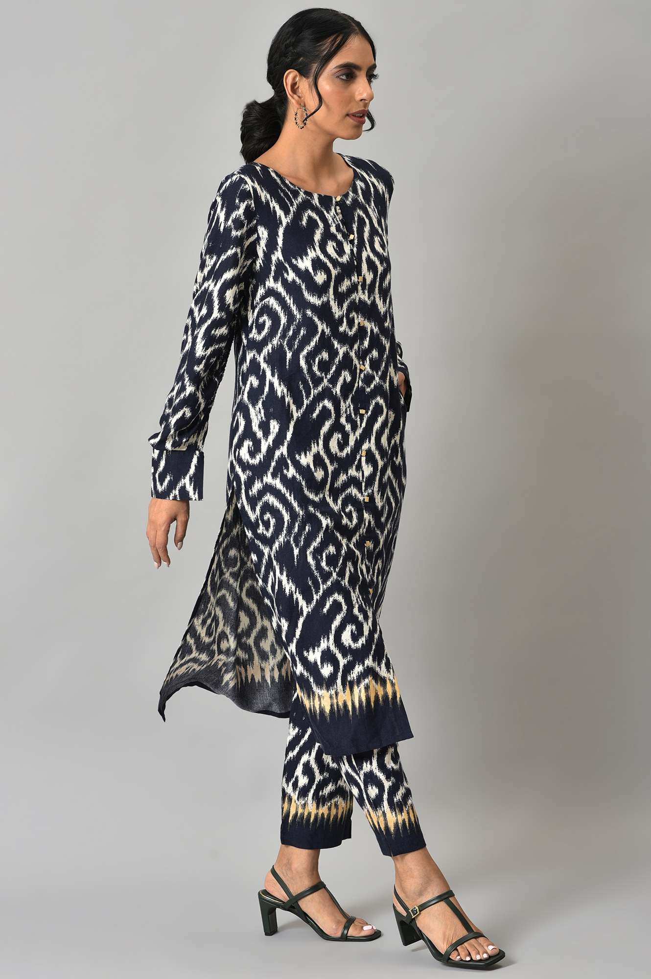 Blue Ikkat Printed kurta with Slim Pants Co-ord Set