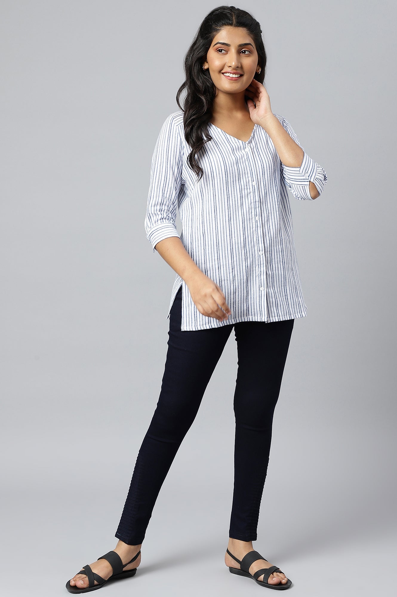 Navy Blue Solid Skinny Fit Denim Jeggings With Pintucks