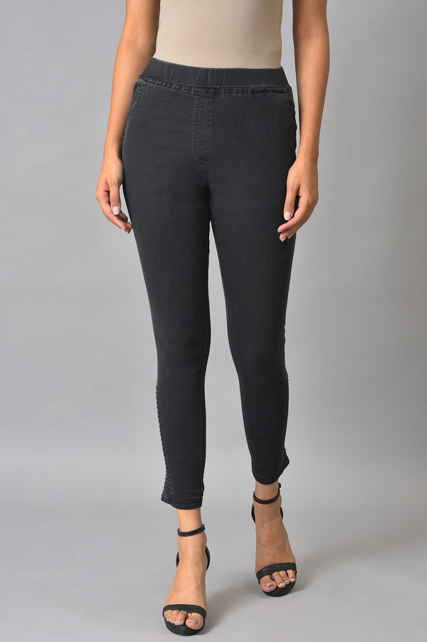 Black Solid Skinny Fit Denim Jeggings With Pintuck Detail