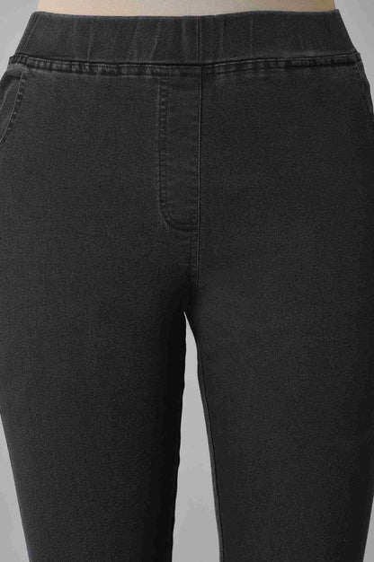 Black Solid Skinny Fit Denim Jeggings With Pintuck Detail
