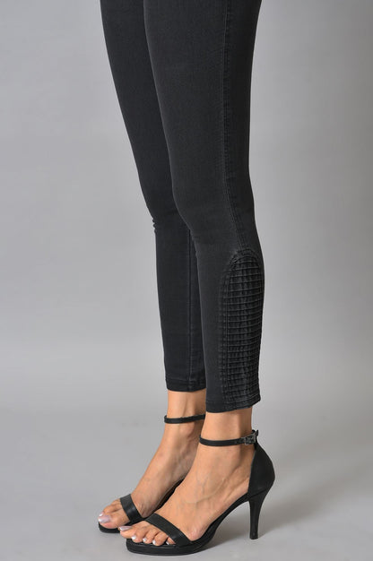 Black Solid Skinny Fit Denim Jeggings With Pintuck Detail