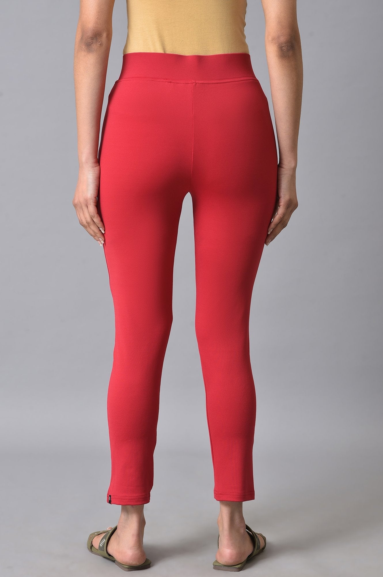 Red Solid Skinny Fit Lycra Tights With Slip On Closure