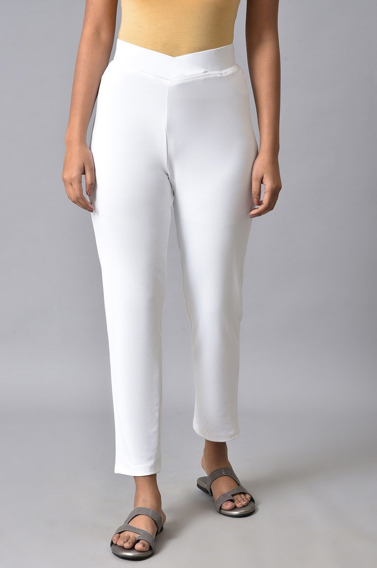 Elleven Women's White Solid Skinny Fit Tights with Slip On Closure - XS