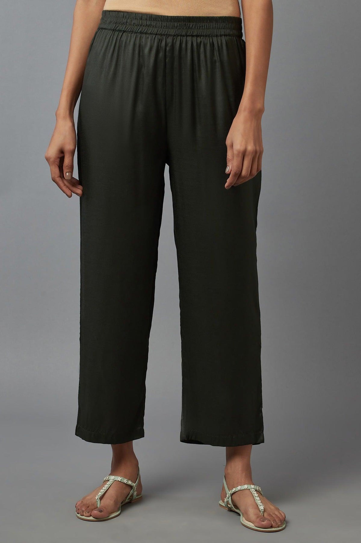 Bottle Green Solid Slim Pants in Straight Silhouette - XS