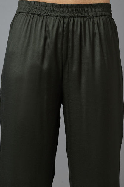 Bottle Green Solid Slim Pants in Straight Silhouette - wforwoman