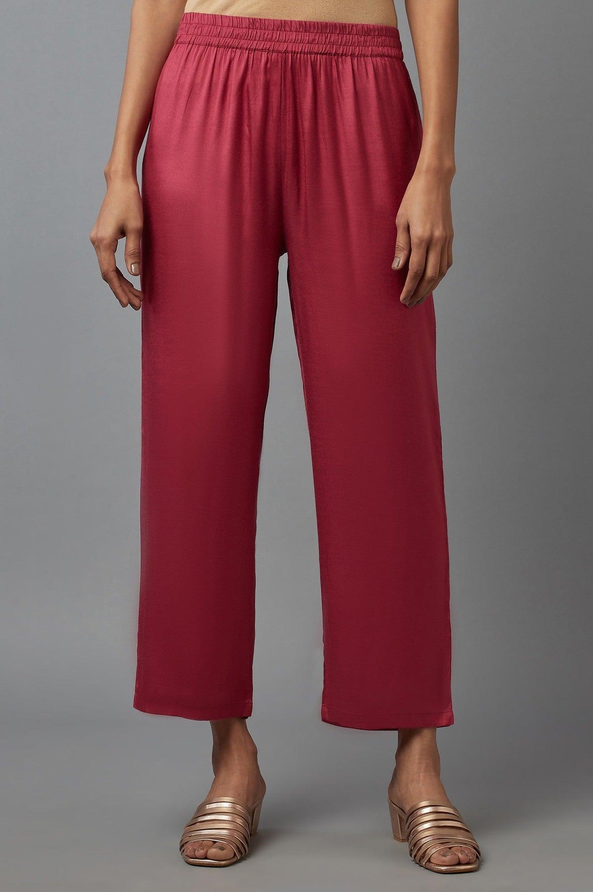 Red Solid Slim Pants in Straight Silhouette - XS