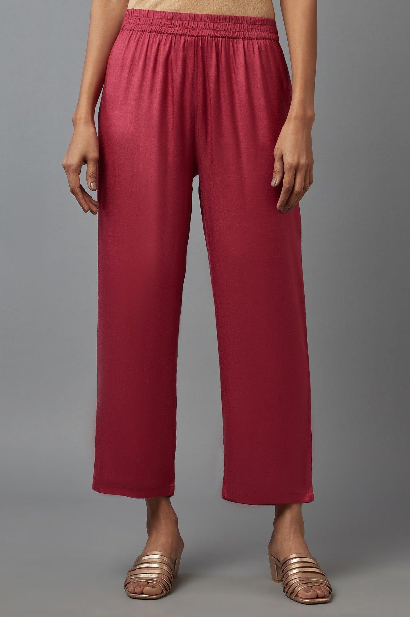 Red Solid Slim Pants in Straight Silhouette - wforwoman
