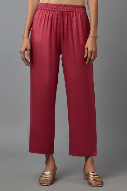 Red Solid Slim Pants in Straight Silhouette - wforwoman