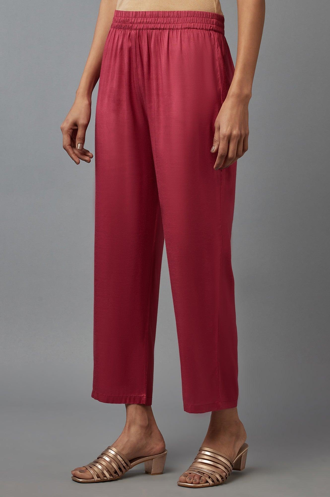 Red Solid Slim Pants in Straight Silhouette - wforwoman