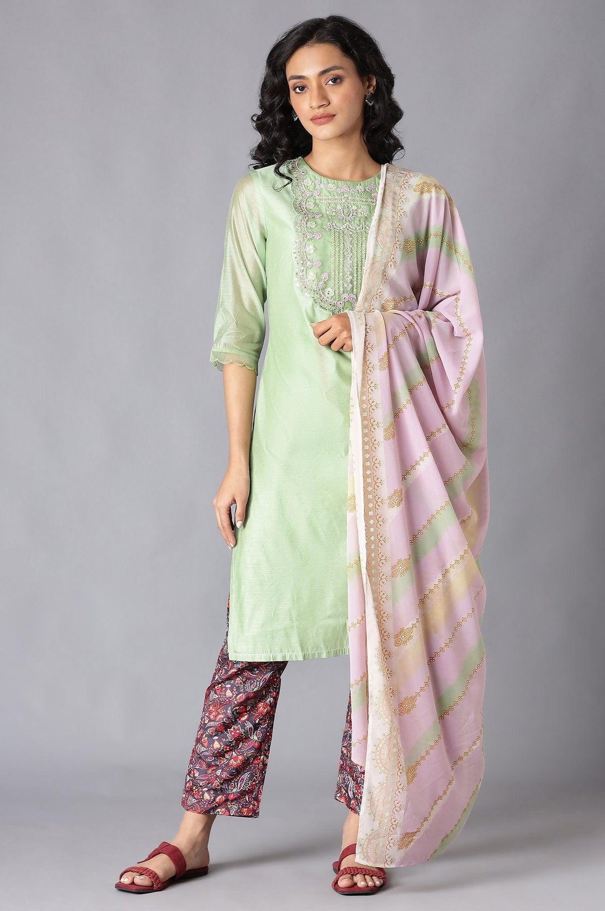 Green Chanderi kurta, Slim Pants And Dupatta Set - XS