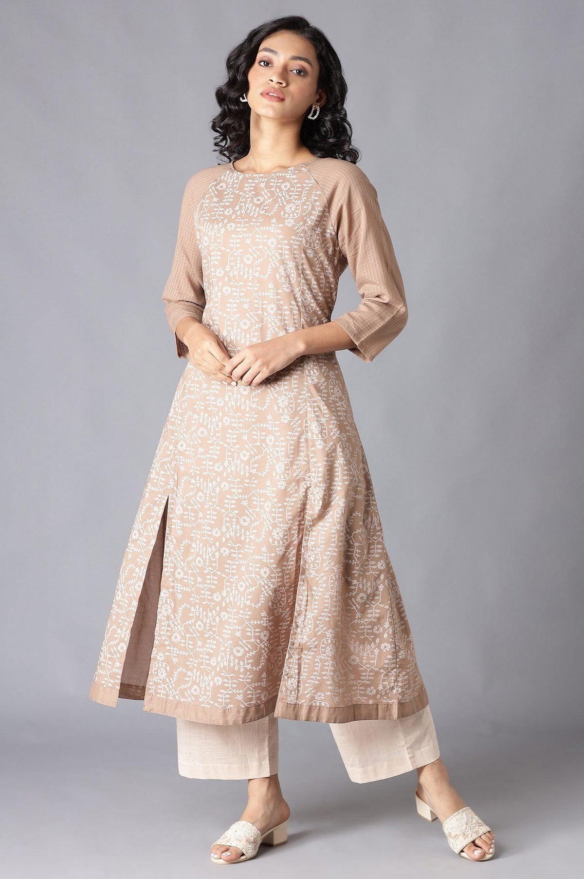 Beige Floral Print Raglan Sleeve kurta In Round Neck - XS