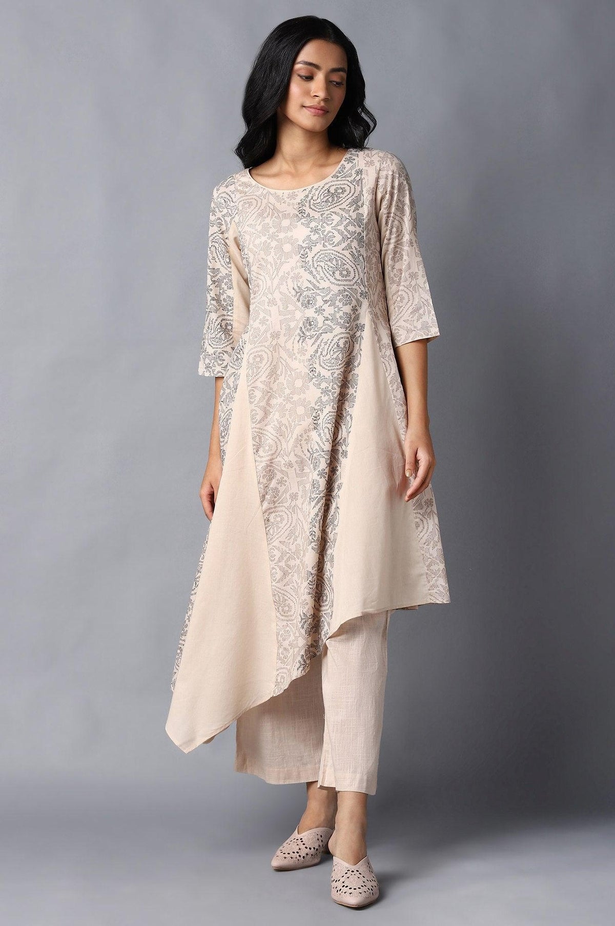 Beige Colour Blocked Asymmetric kurta In Floral Print And Round Neck - XS