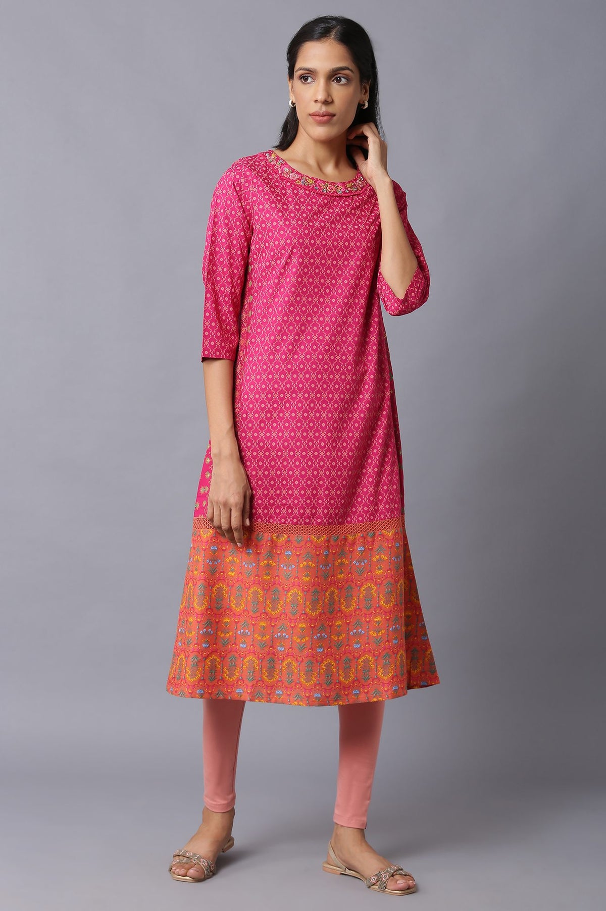 Dark Pink Boat Neck kurta With Thread Embroidery - XS