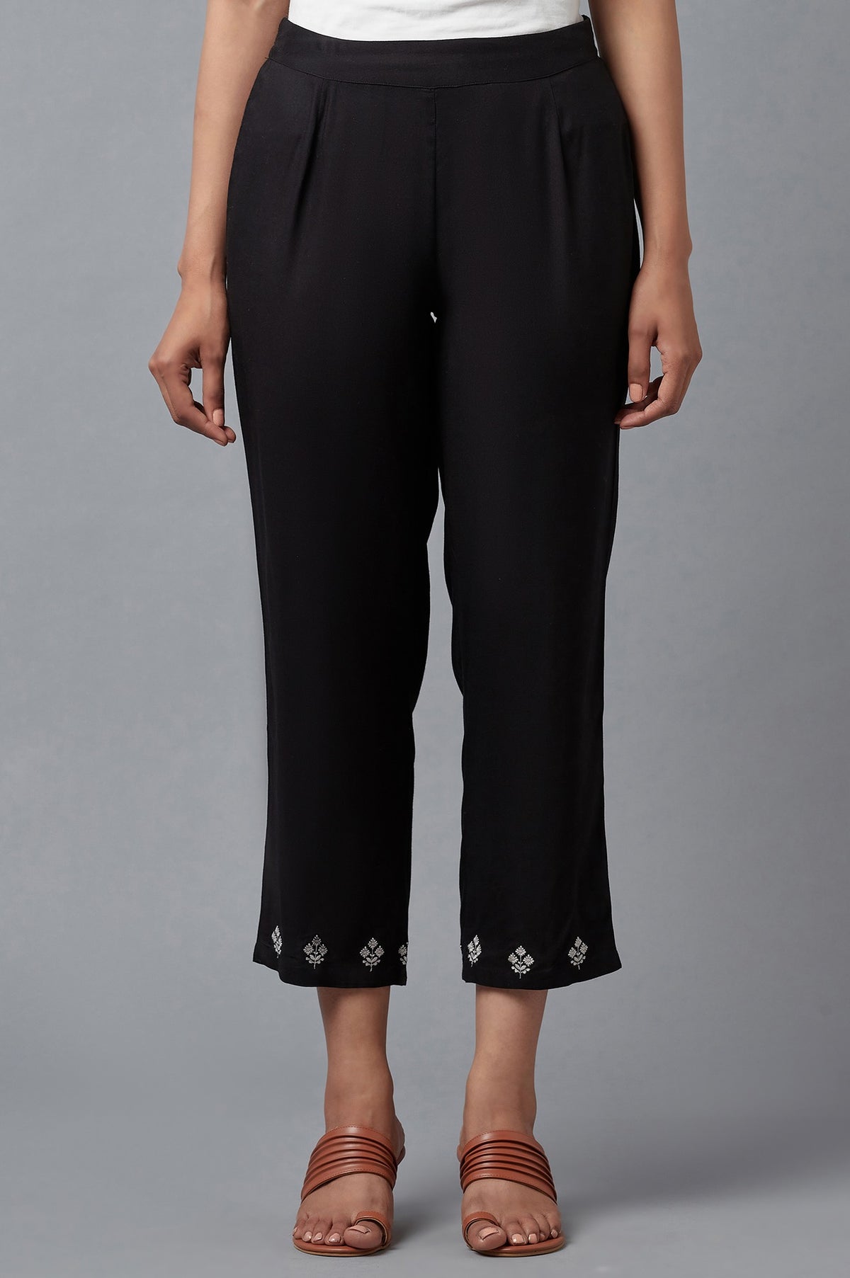 Black Embroidered Straight Pants - XS