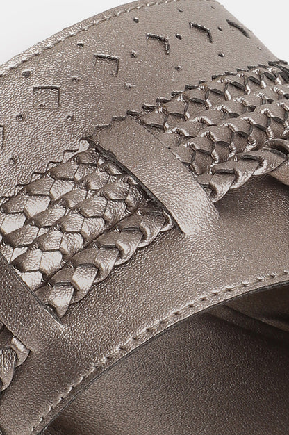 W Woven Design Open Flat