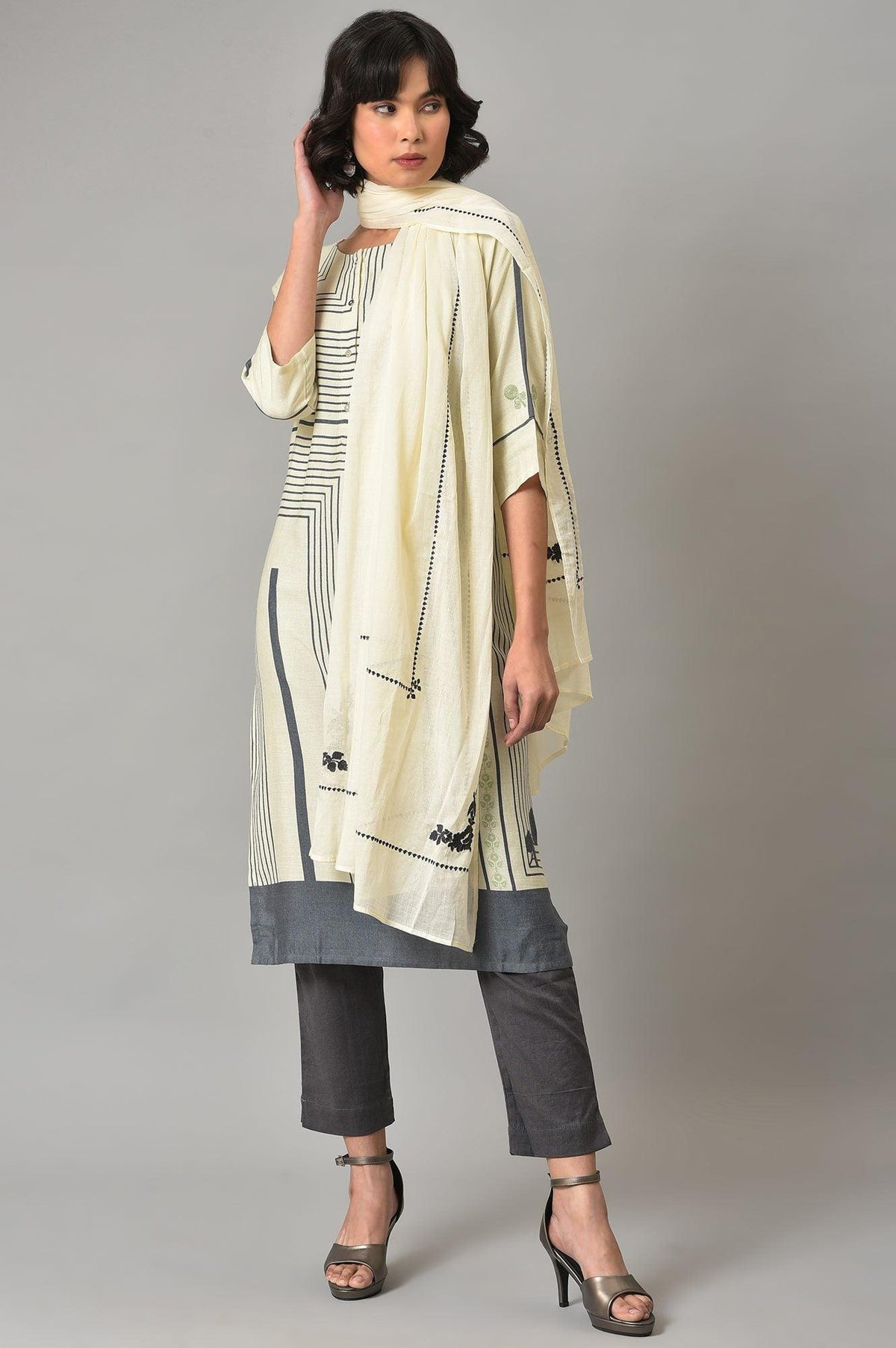 Ecru Printed kurta With Grey Slim Pants And Embroidered Dupatta - XS
