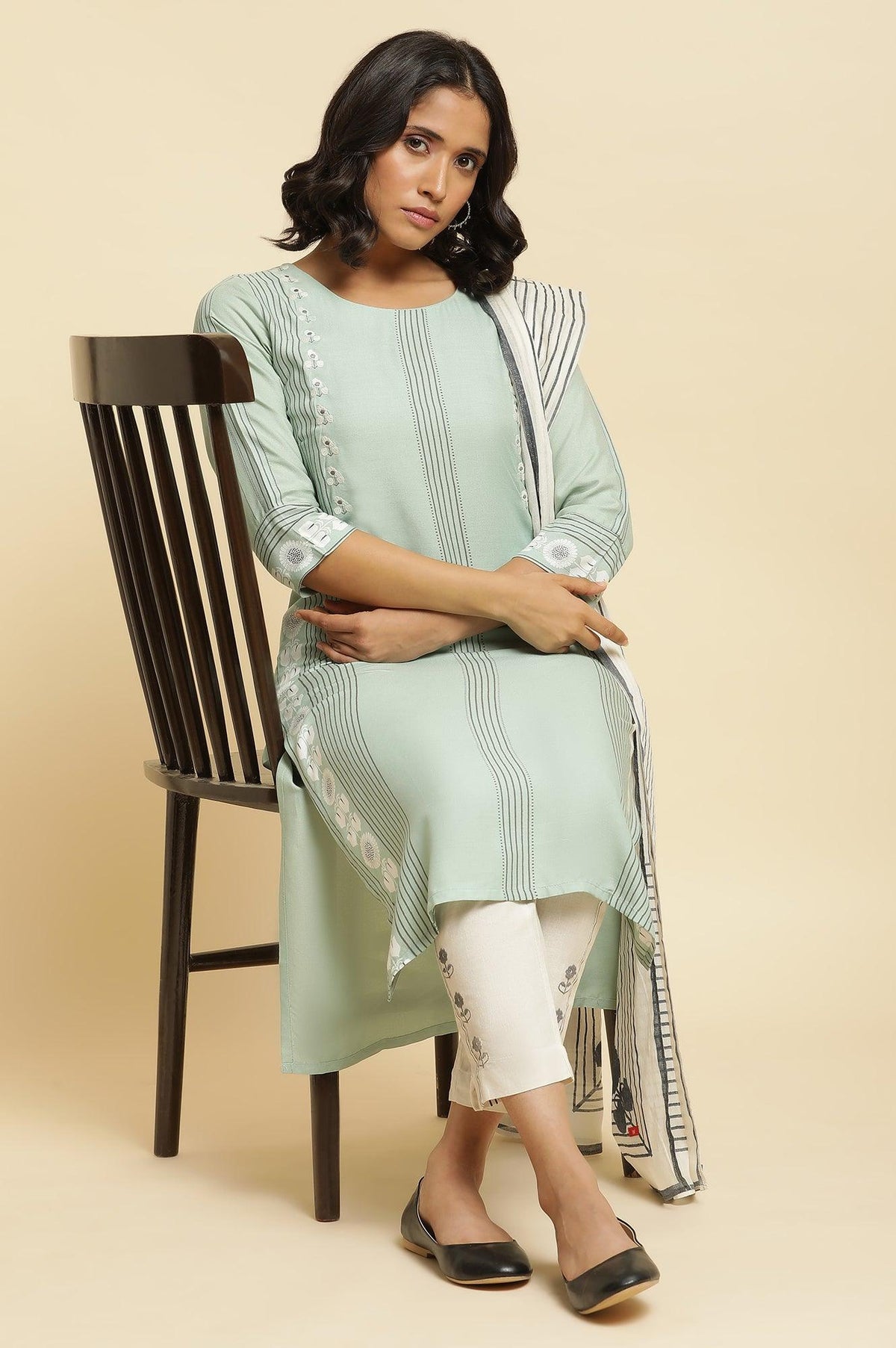 Green Printed Kurta, Pants & Dupatta - XS