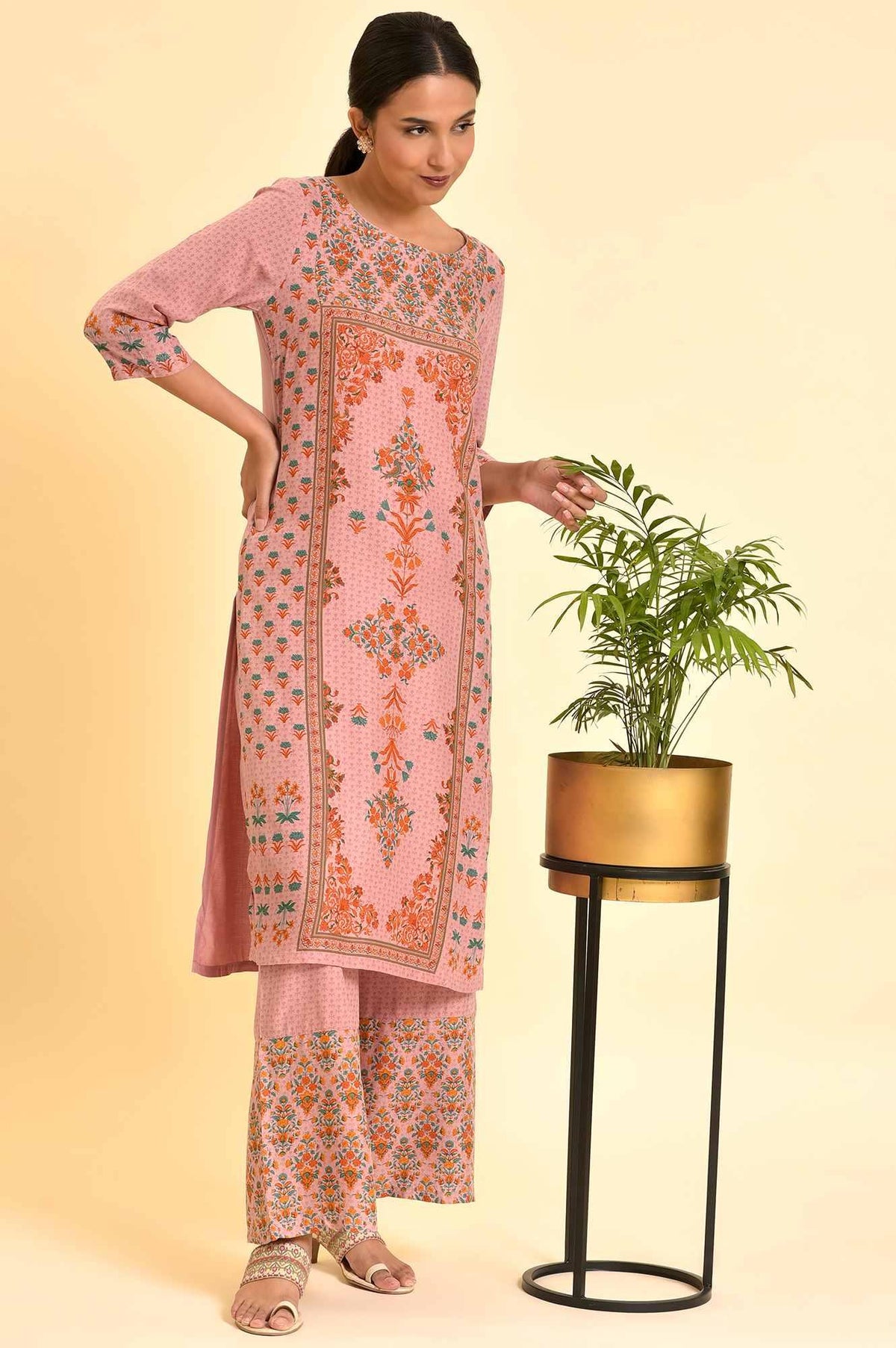 Pink Printed Straight Kurta And Parallel Pants Set - XS