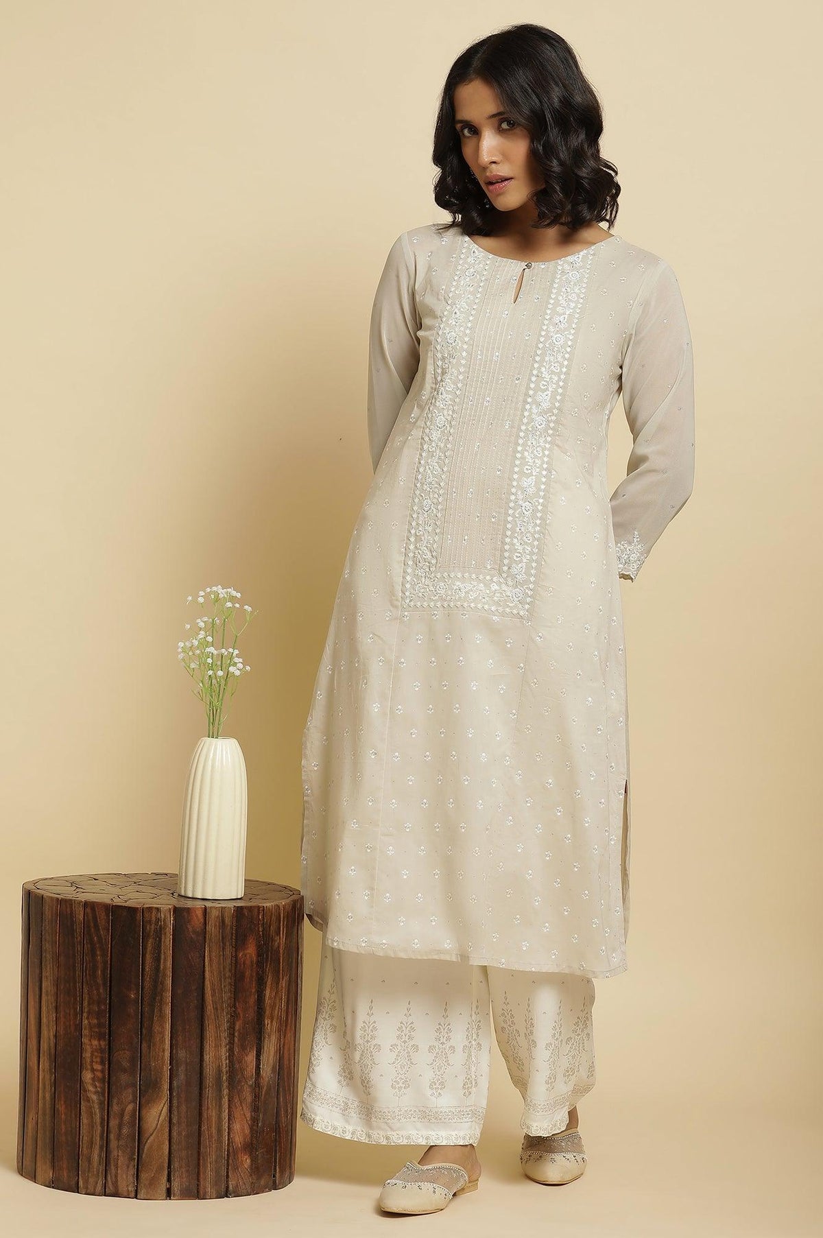 Grey Embroidered Kurta & Parallel Pants Set - XS