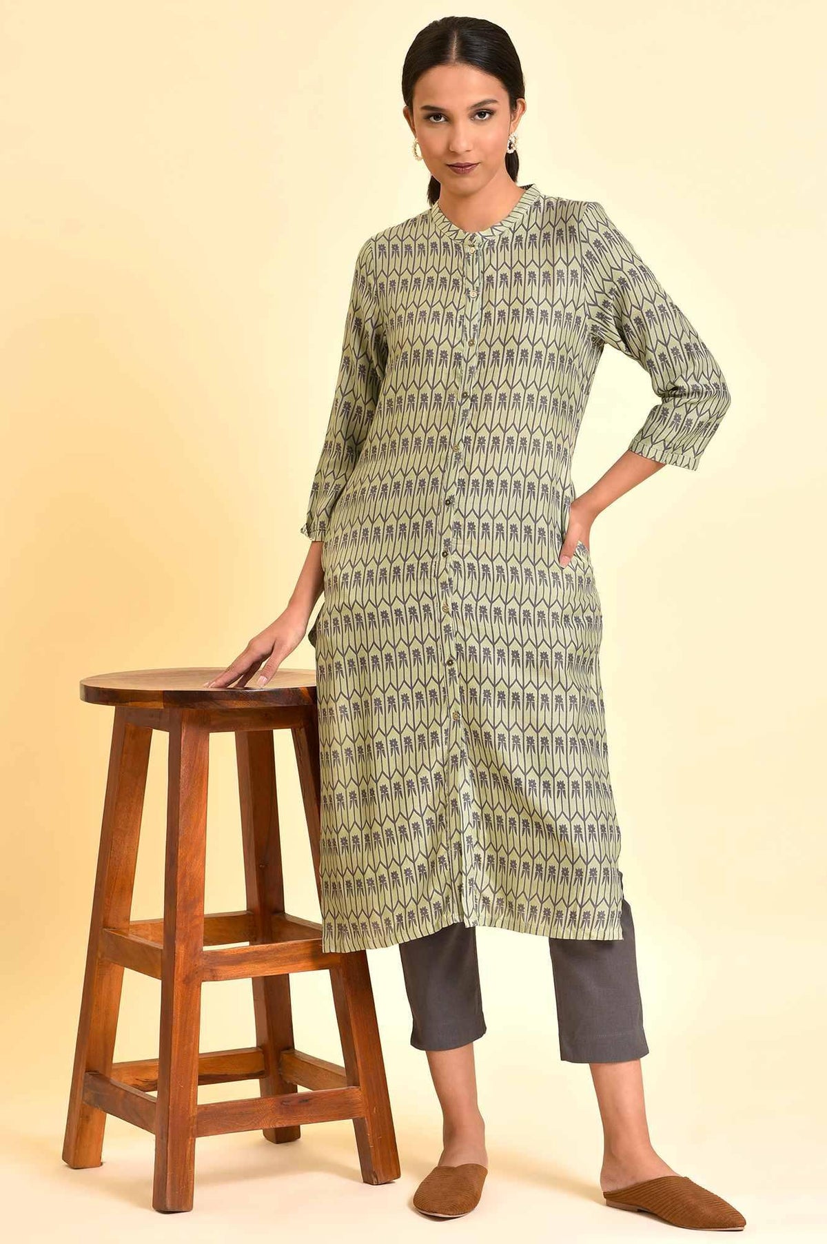Pistachio Green Printed Kurta And Pants Set - XS