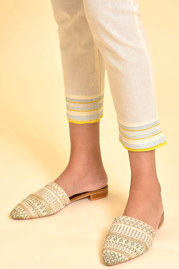 Light Yarn-Dyed Kurta, Pants And Dupatta Set