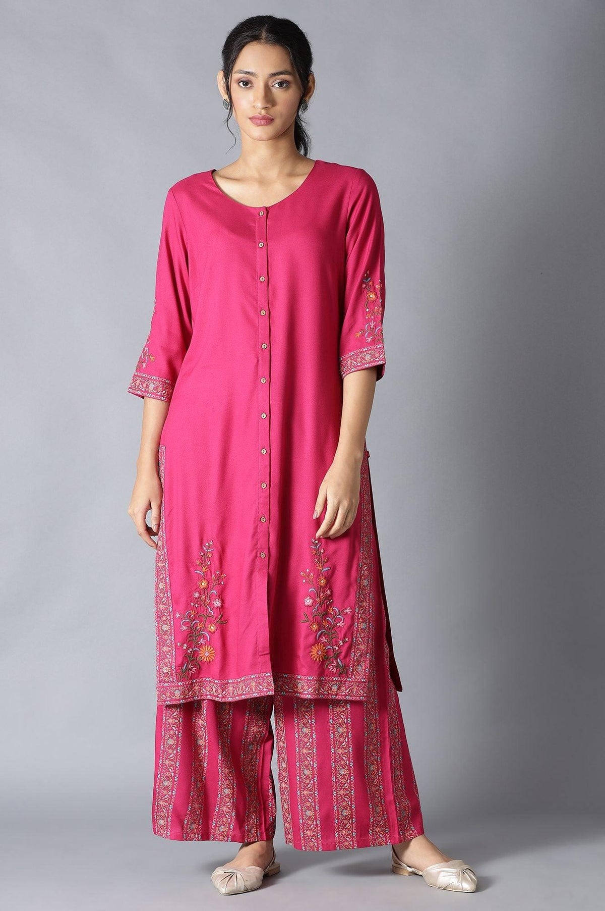 Fuchsia Pink Embroidered kurta And Parallel Pants Set - XS