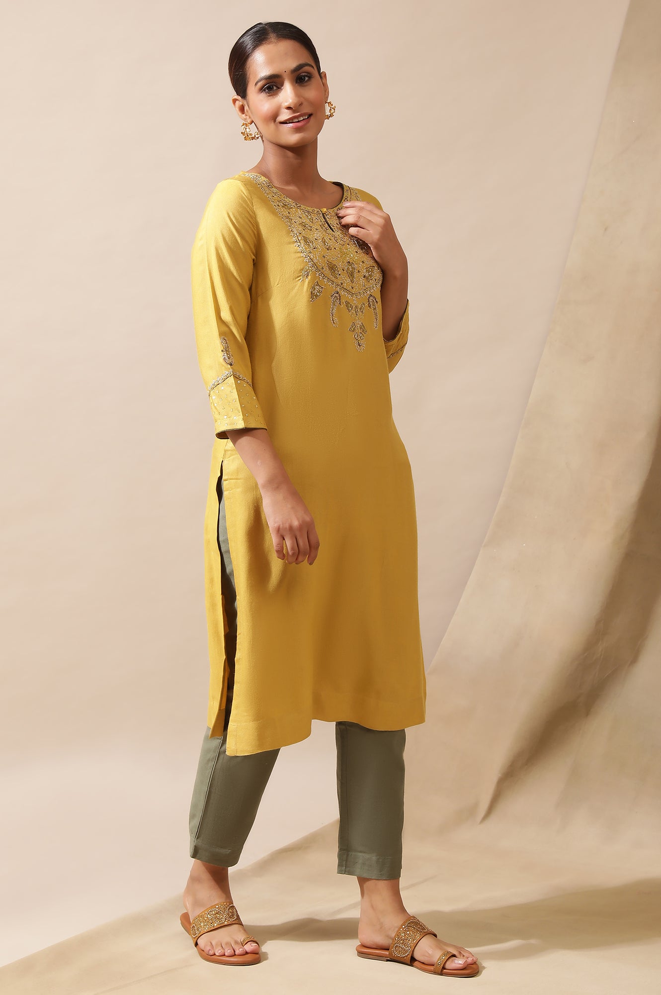Mustard Embroidered Kurta In Silk Viscose Tussar