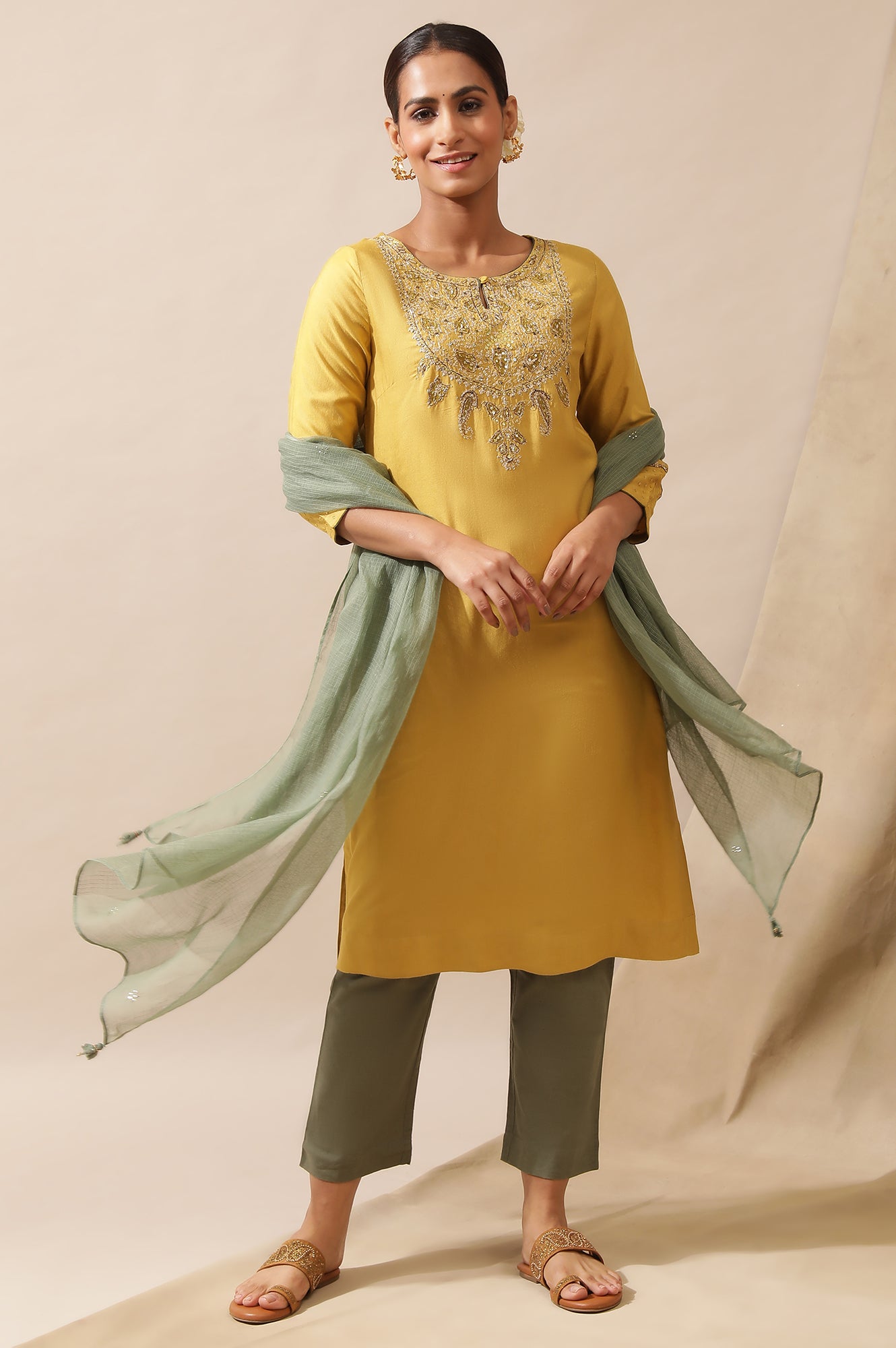 Mustard Embroidered Kurta In Silk Viscose Tussar
