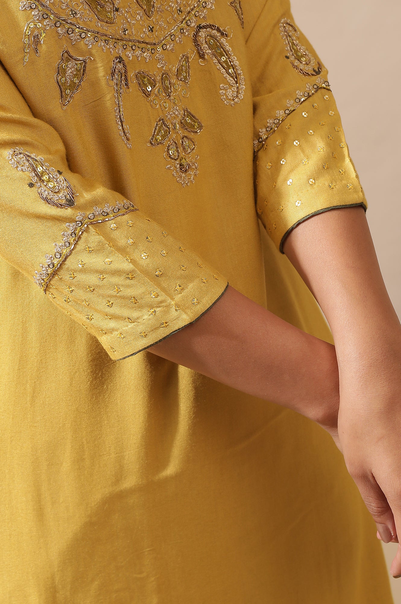 Mustard Embroidered Kurta In Silk Viscose Tussar