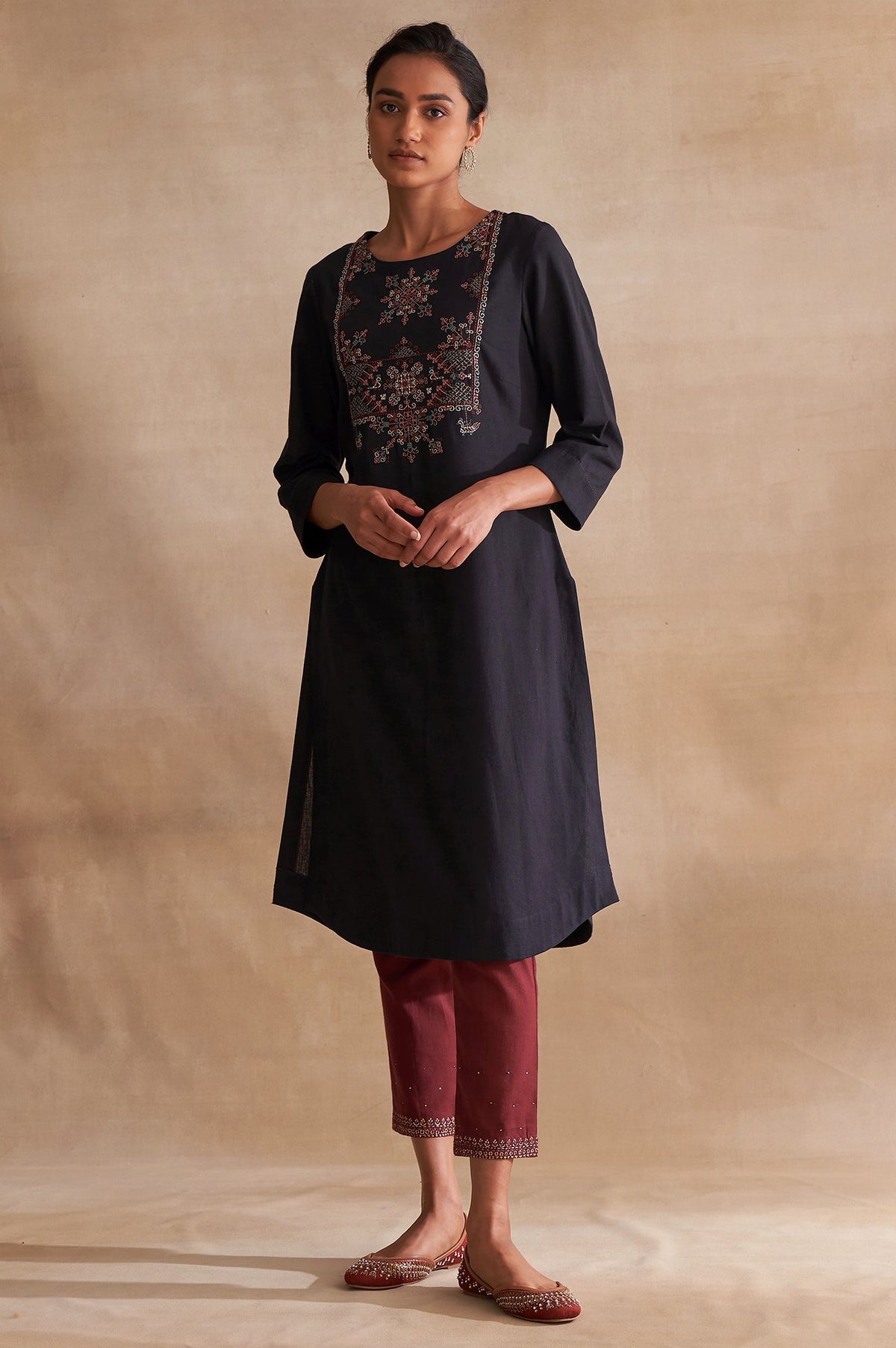 Folksong By W Black Embroidered Cotton Flax kurta - XS