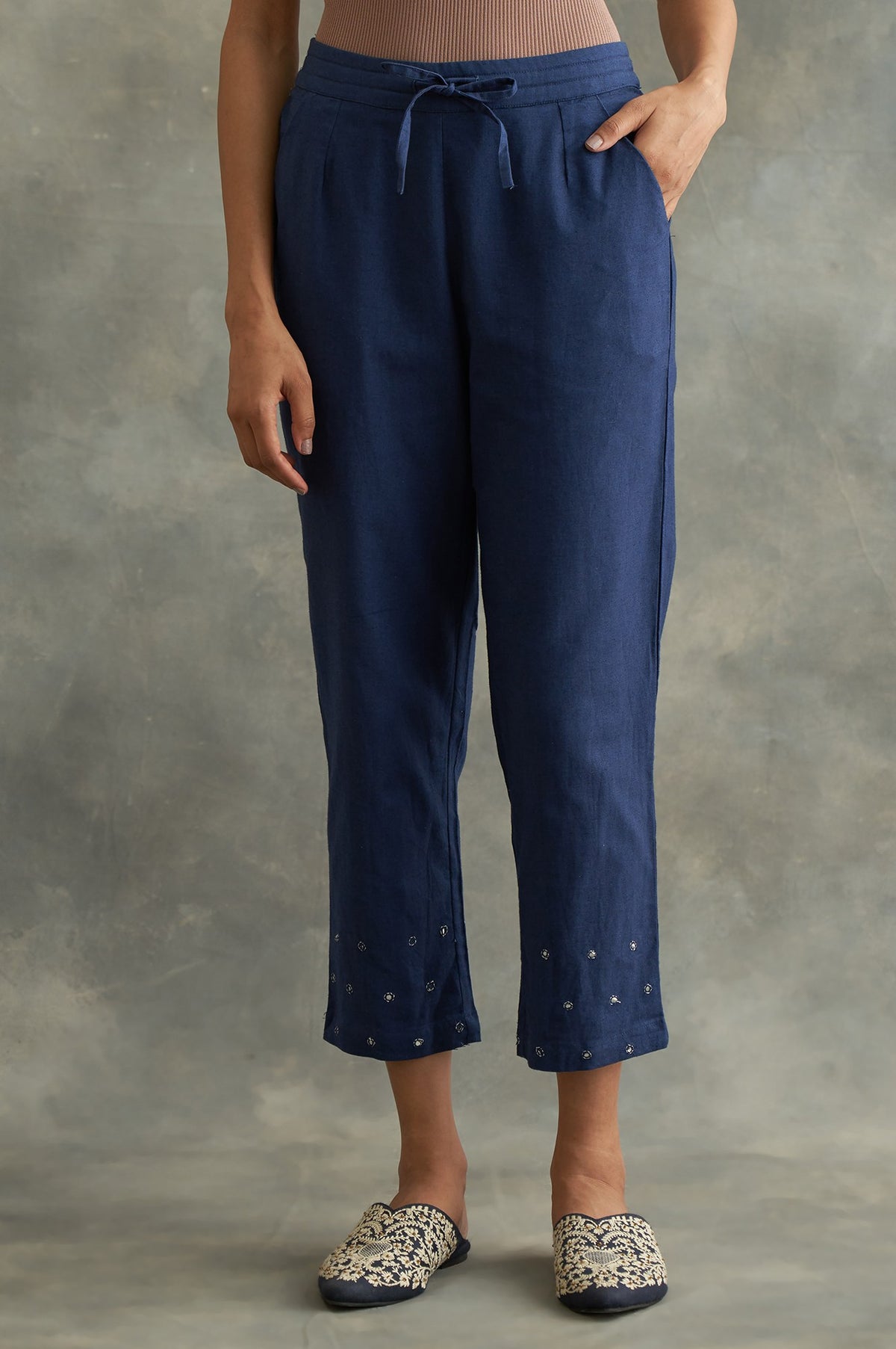 Indigo Solid Straight Pants - M