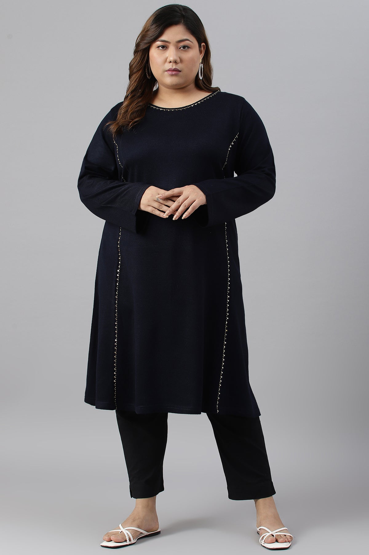 Plus Size Blue A-Line Embroidered Winter kurta - XS