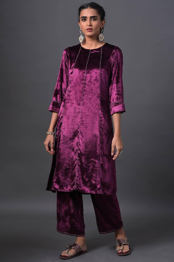 Purple Embroidered Velvet kurta With Straight Pants