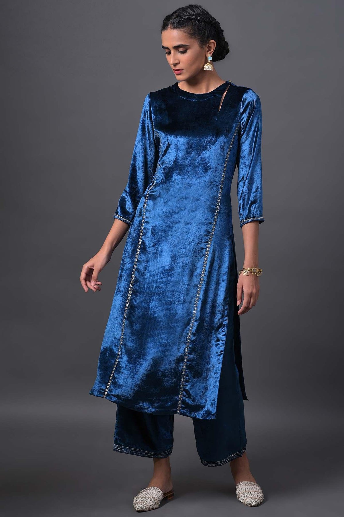 Teal Blue Embroidered Velvet kurta With Straight Pants - XS
