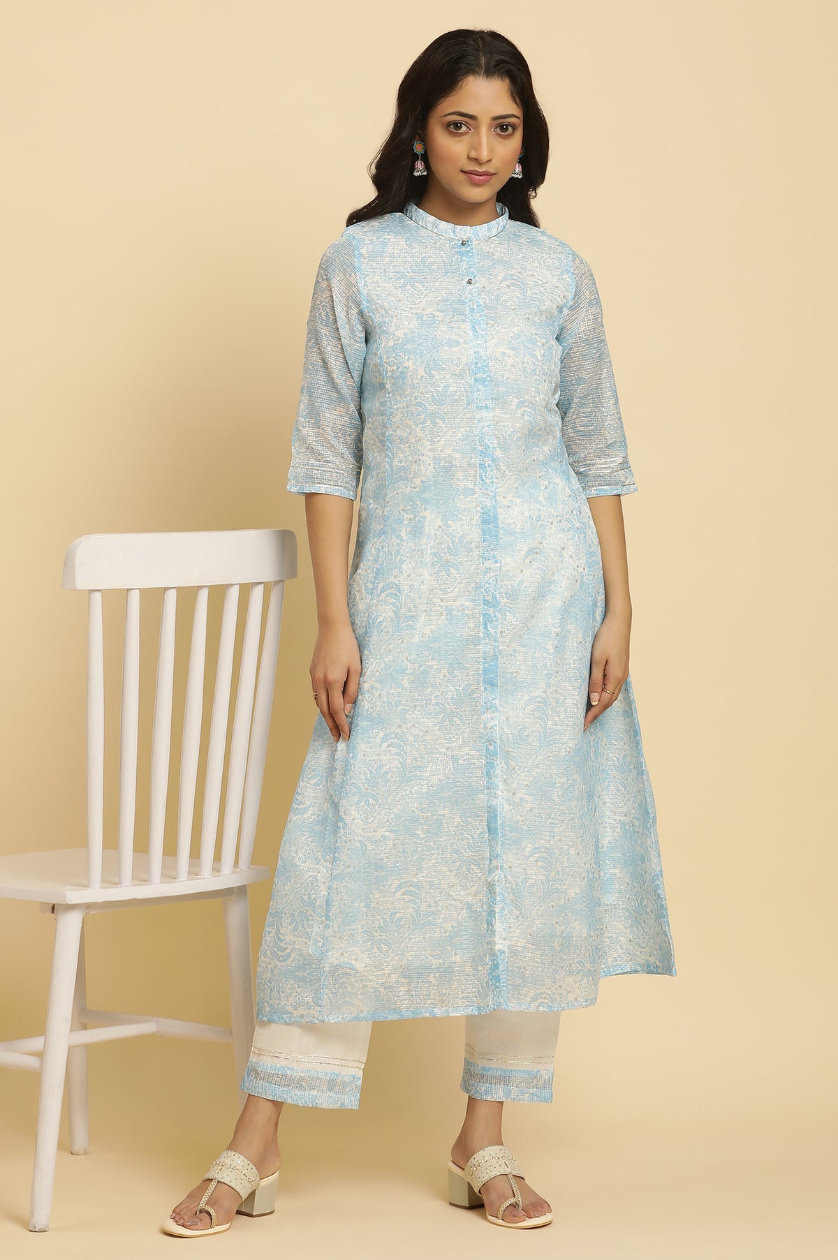 White Floral Printed Kurta And Pants Set - XS
