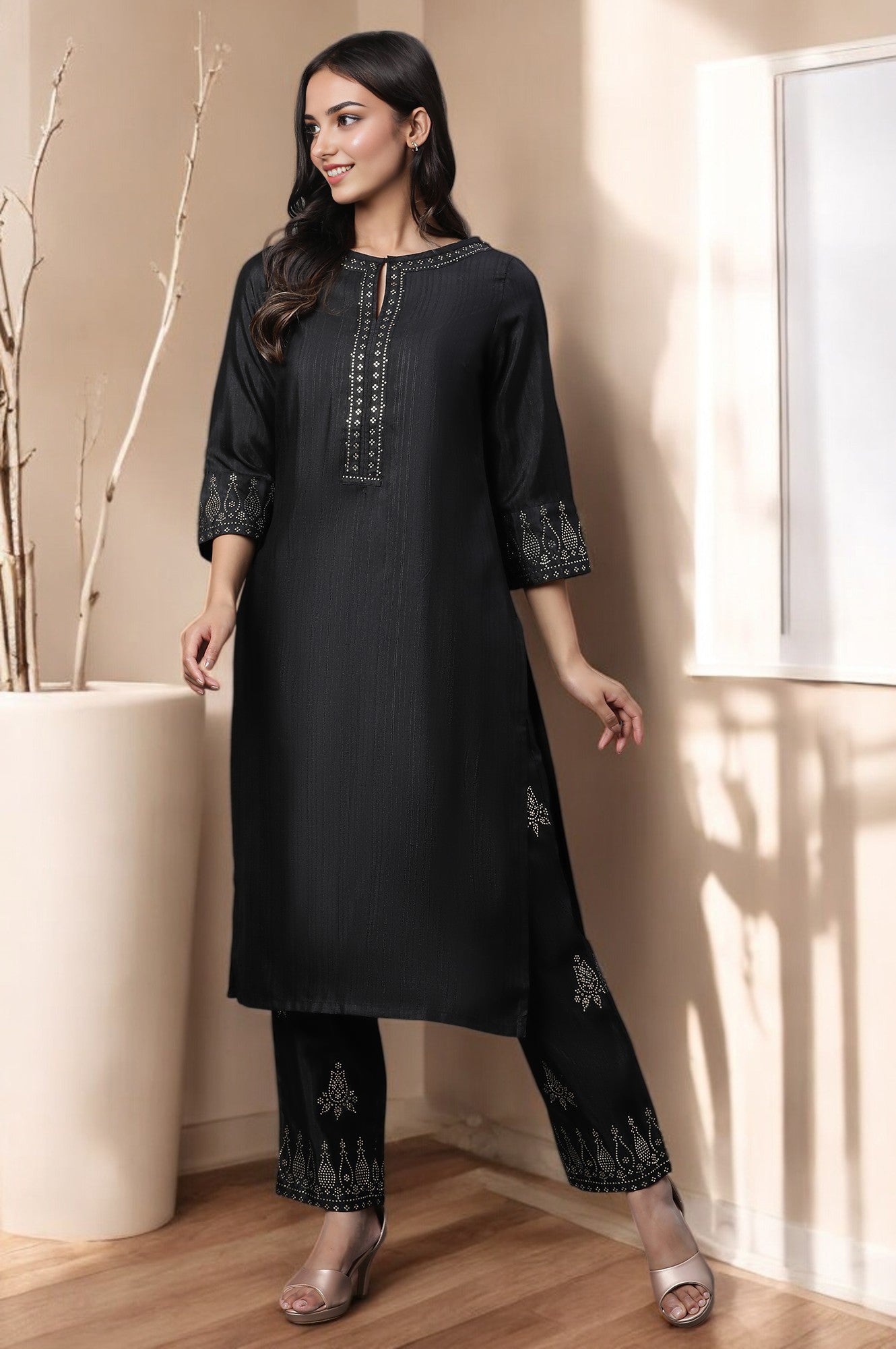 Black Embellished Kurta and Pants Co-ord Set with Keyhole Neck