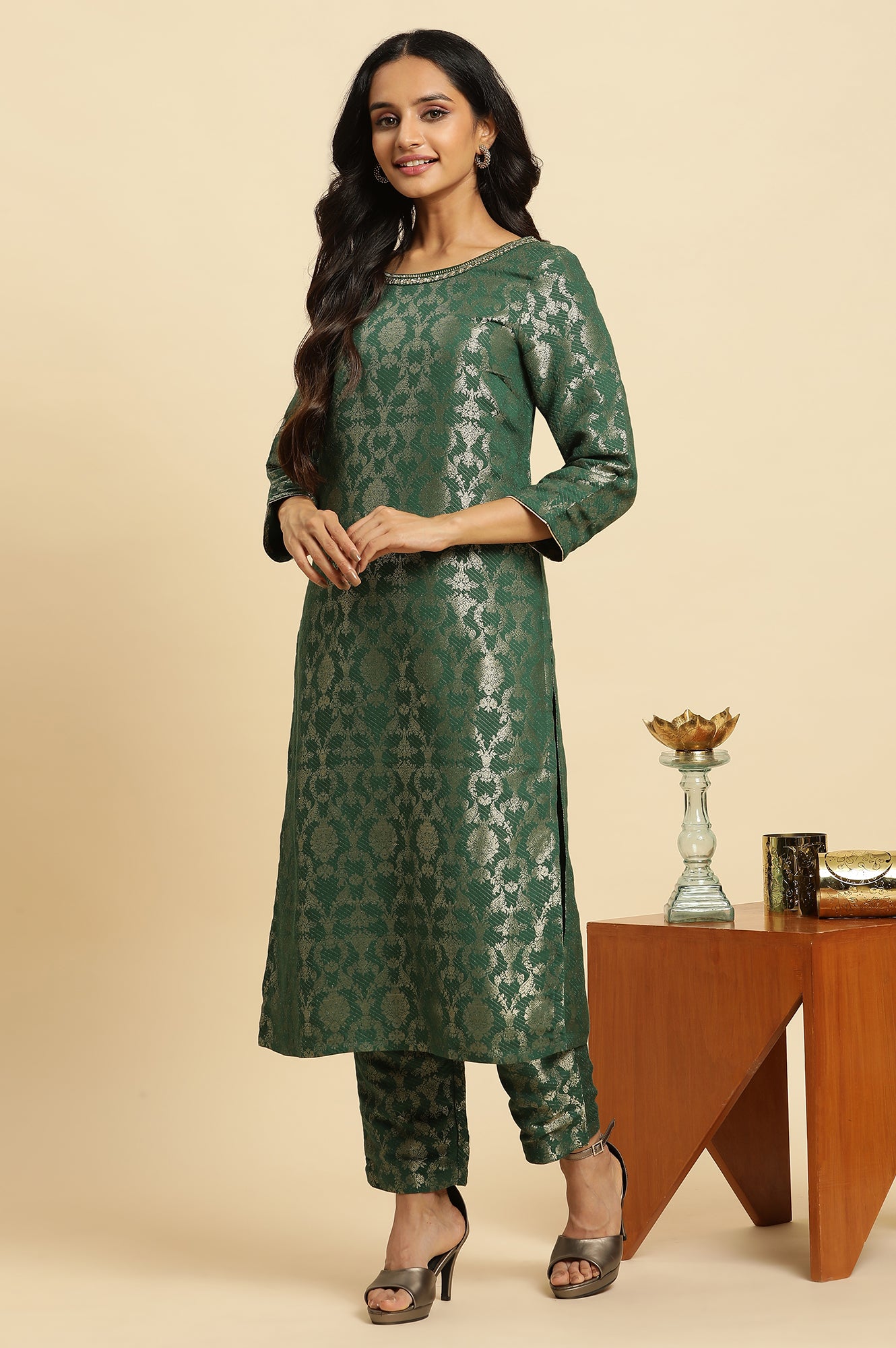 Green Floral Jacquard Metallic Embroidery Straight Rayon Kurta