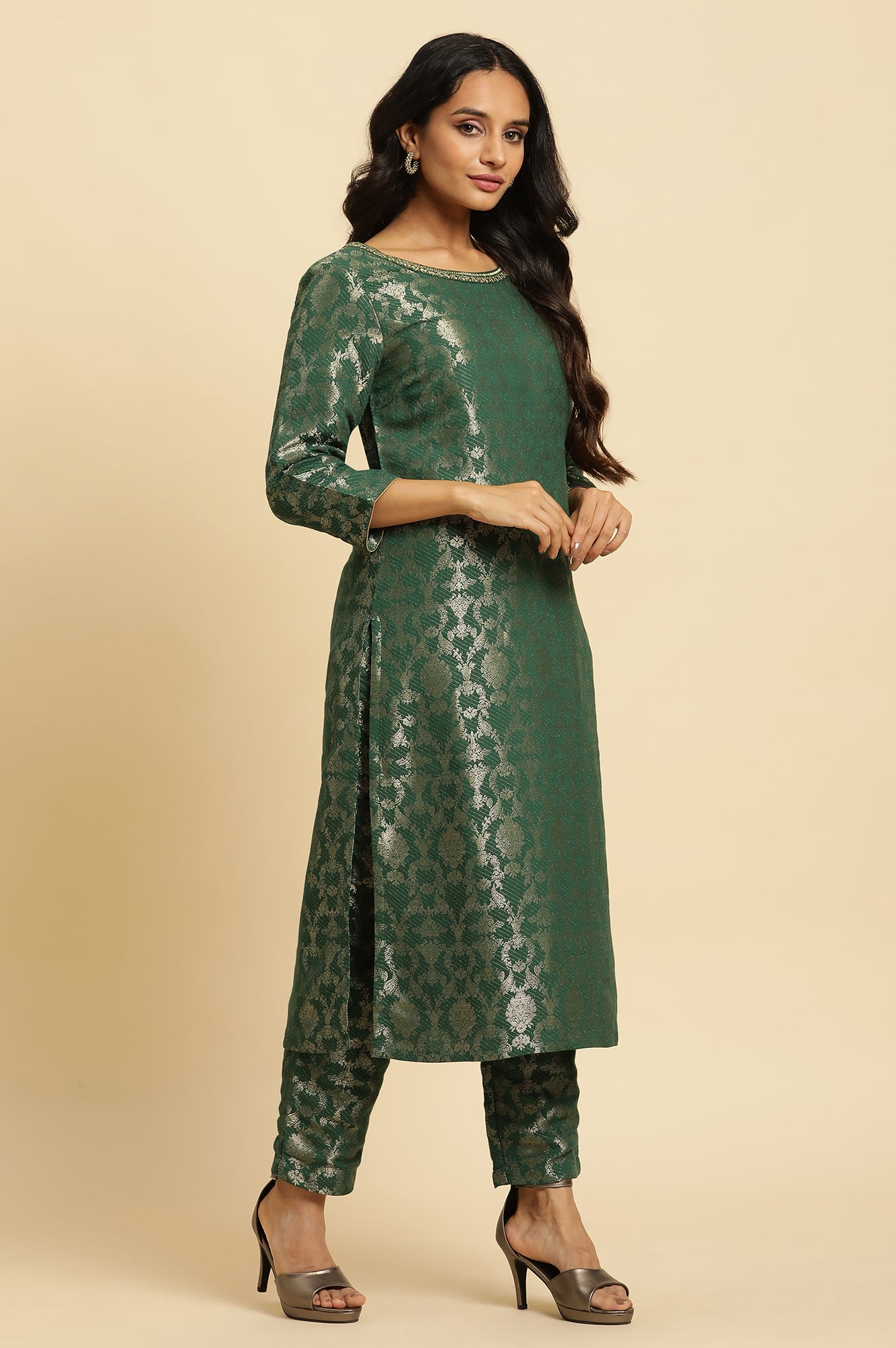 Green Floral Jacquard Metallic Embroidery Straight Rayon Kurta