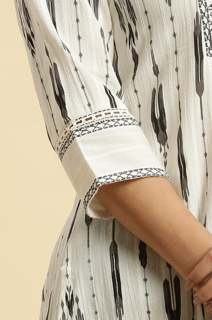 Off-White Textured Cotton Kurta With Black Ikkat Print - wforwoman