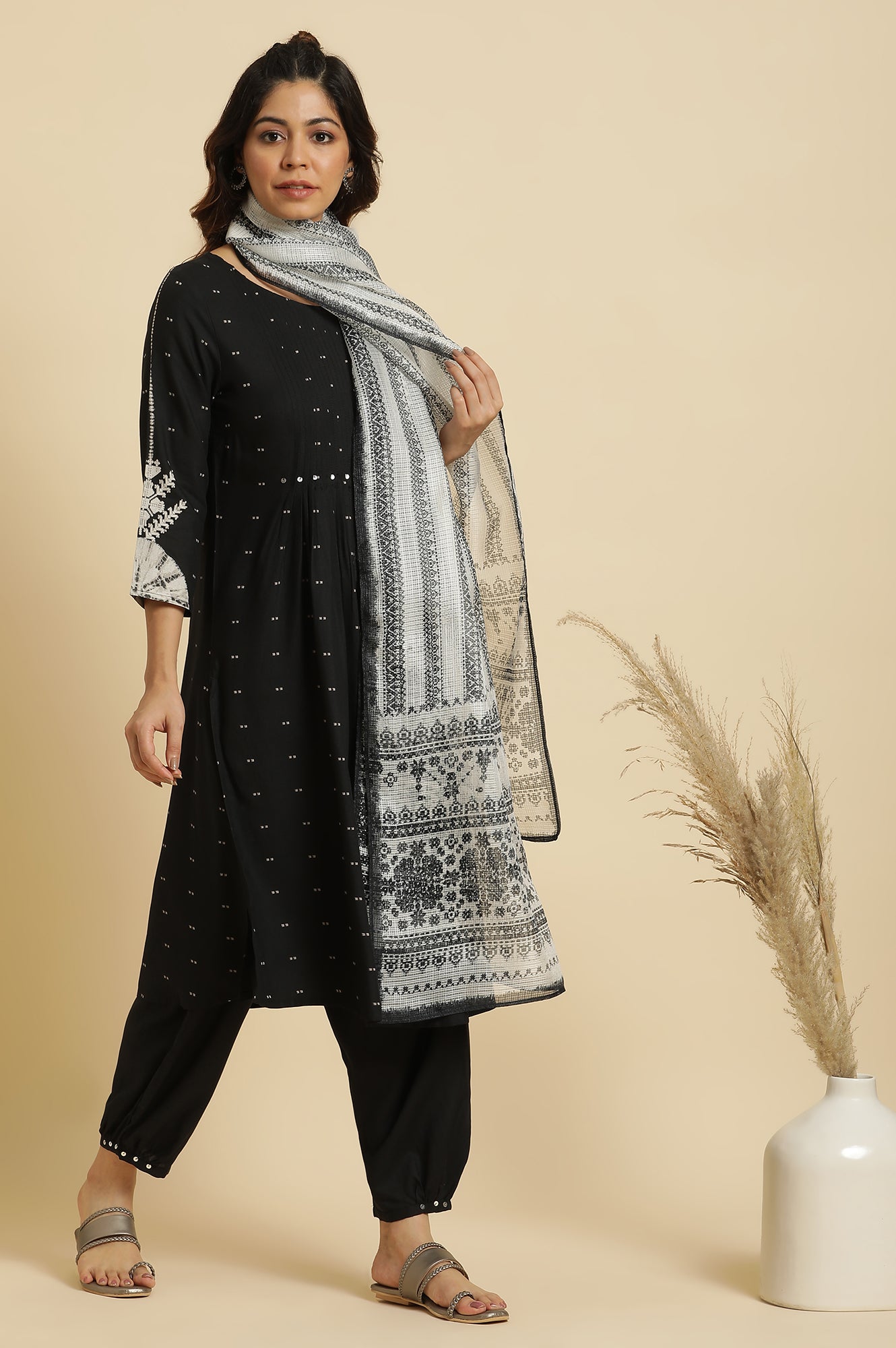 Off-White &amp; Black Kota Printed Dupatta