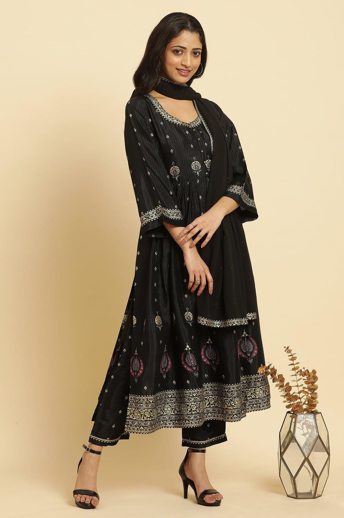 Black Kurta, Pants and Dupatta Festive Set - XS