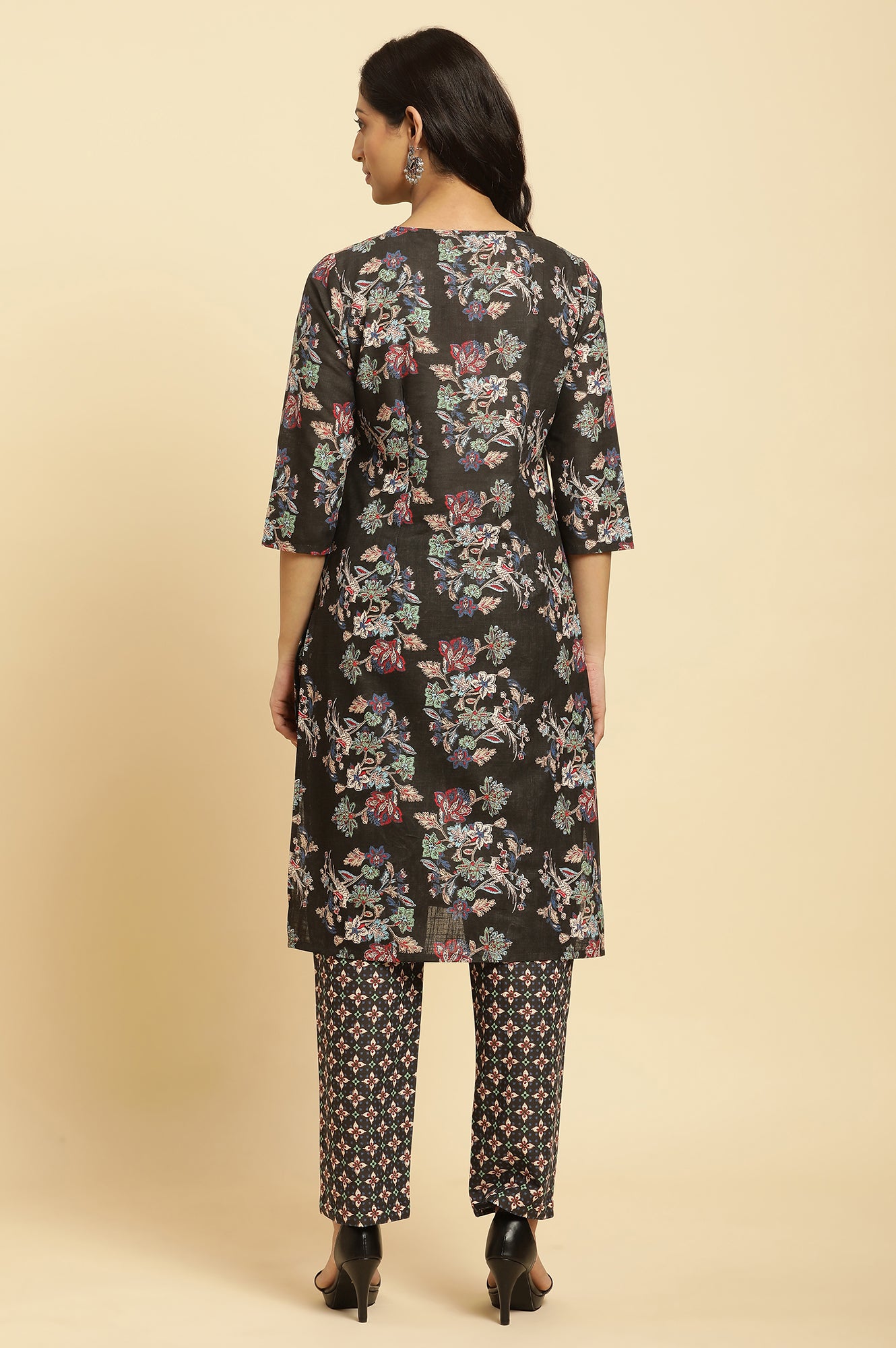 Black Floral Printed Kurta And Pants Set - wforwoman