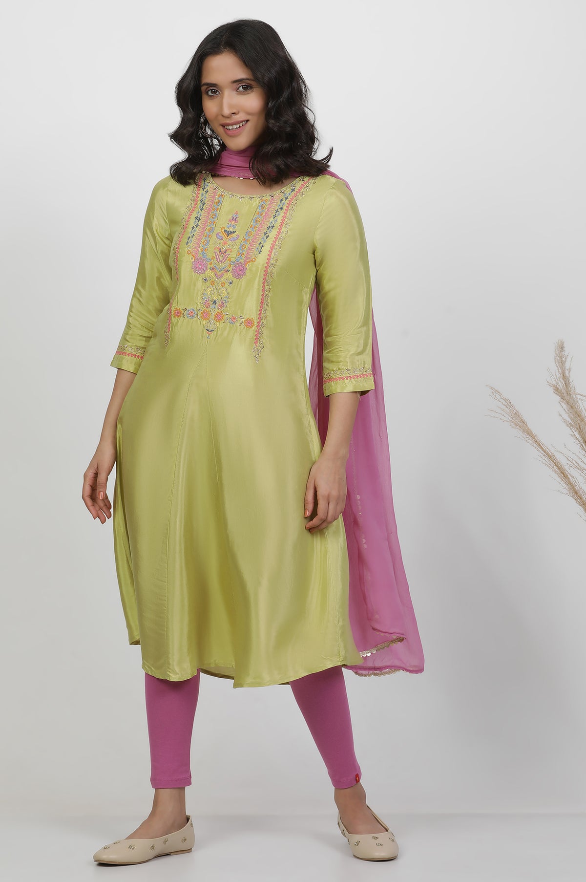 Green Embroidered Shantung Kurta, Pants And Dupatta Set - XS