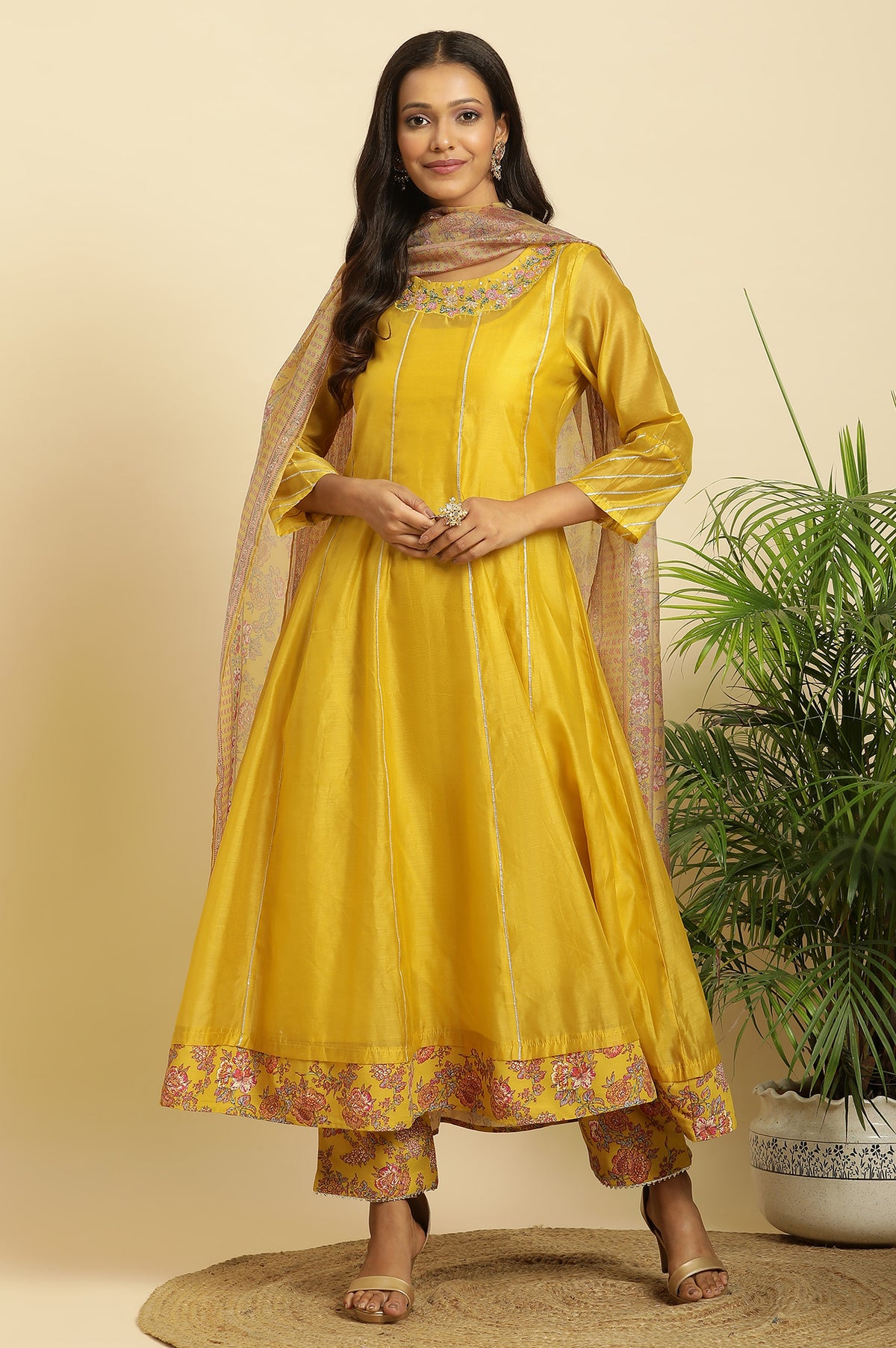 Yellow Chander Floral Printed Kurta, Pants And Dupatta Set - XS