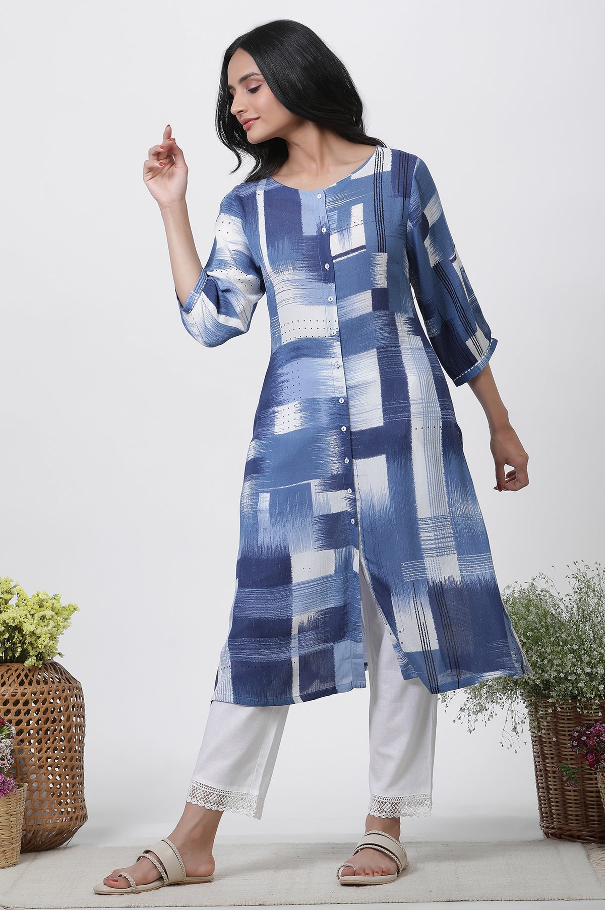 Indigo Abstract Printed Kurta And Straight Pants Set - M