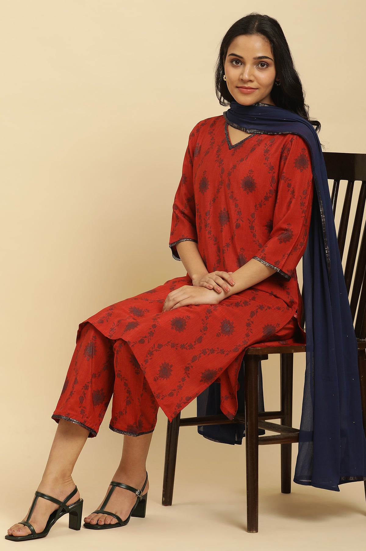 Red Sequined Printed Kurta, Pants And Dupatta Set - XS
