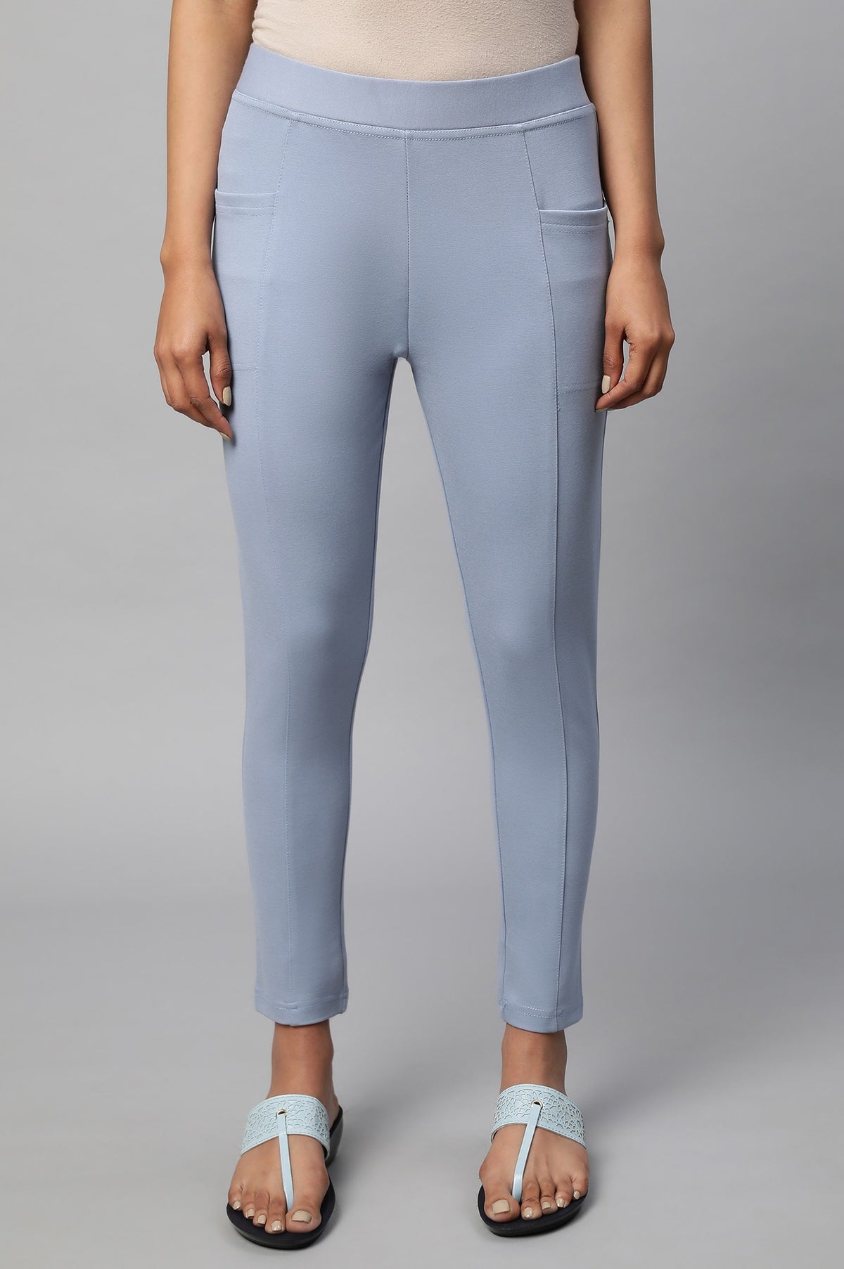 Elleven Women's Light Blue Solid Skinny Fit Yoga Tights With Side Pockets - L